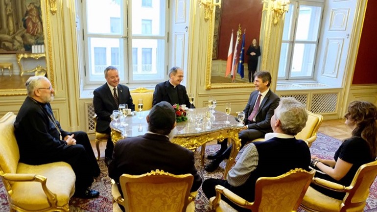 Do primaciálneho paláca prišli zástupcovia cirkví - nesrovn cirkvi mag