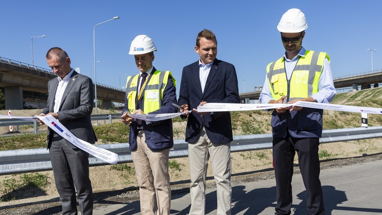 Starosta Ružinova Martin Chren, generálny riaditeľ D4R7 Construction Juan José Bregel, zástupca koncesionára Zero Bypass Limited Tomáš Bežilla a zastupca nezávislého dozoru Marián Horváth