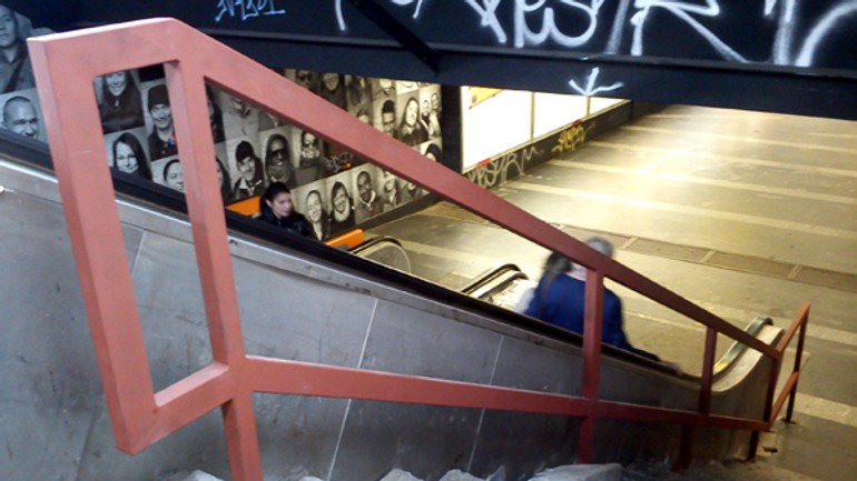 Zábradlie dali opraviť po 6 týždňoch - podchod_zabradlie1