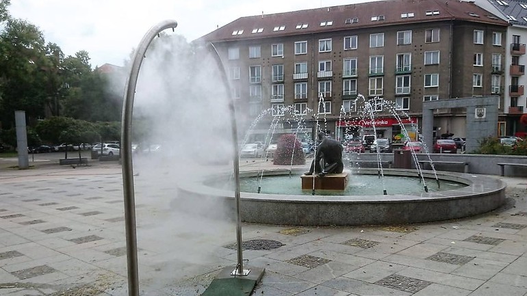 Vodná hmla na Dulovom námestí