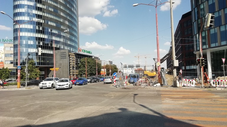 Križovatka Mlynské nivy - Karadžičova