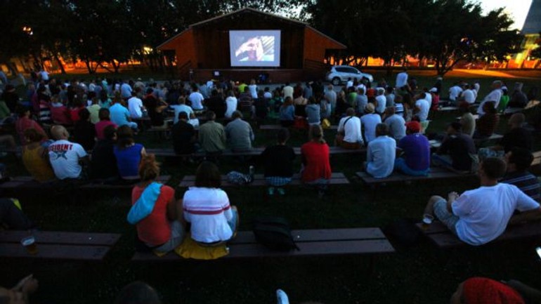 Letné kino na kuchajde zase premieta - letne_kino_kuchajda