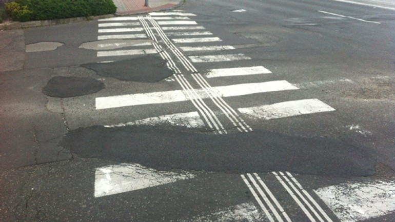 Sporné výtlky na priechode nakoniec opravilo mesto - rigeleho_opravene1