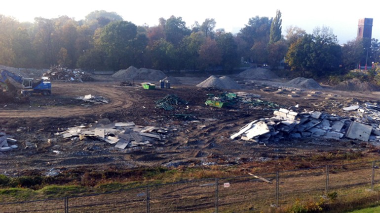 Na zbúranisku bude stavenisko starého mosta - Stadion zburanisko