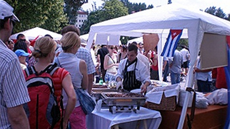 V grassalkovichovej záhrade je gastrofestival migrantov - Gastrofestival komunit