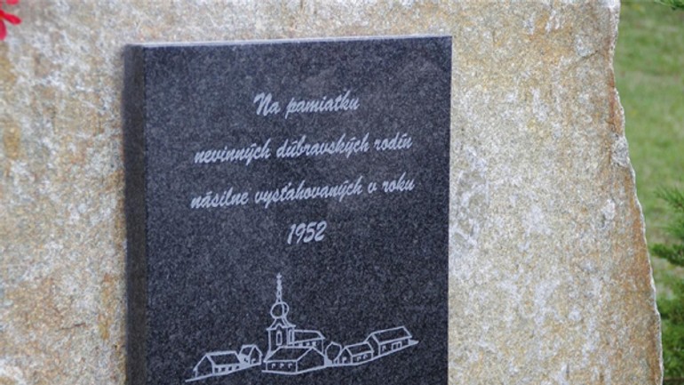 Pamätajú na vysťahovaných dúbravčanov - Tabula dubravka