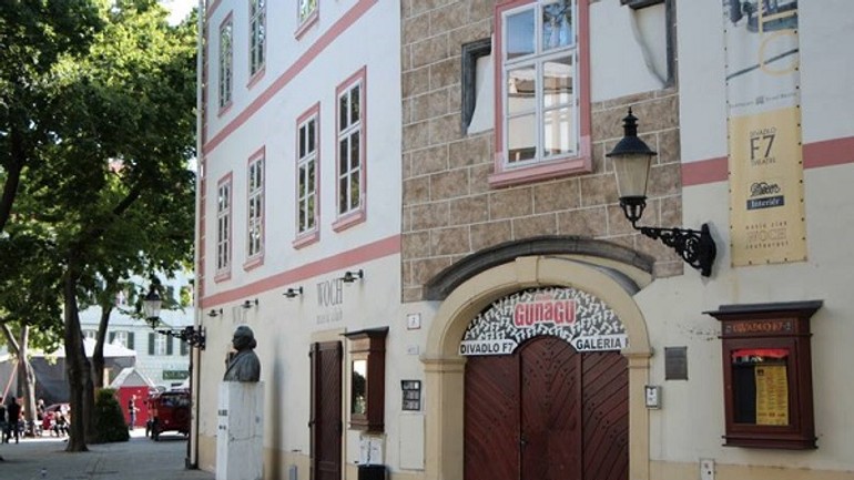 Pražské divadlo v dlouhé hosťuje prvýkrát v gunagu - gunagu fb