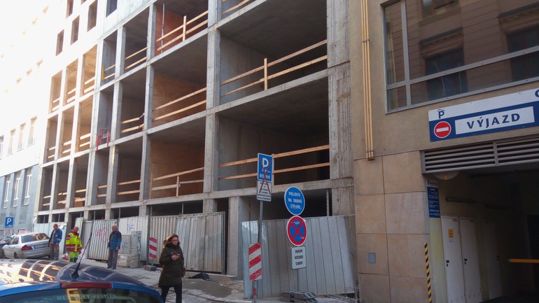 Na Zochovej rastie táto stavba