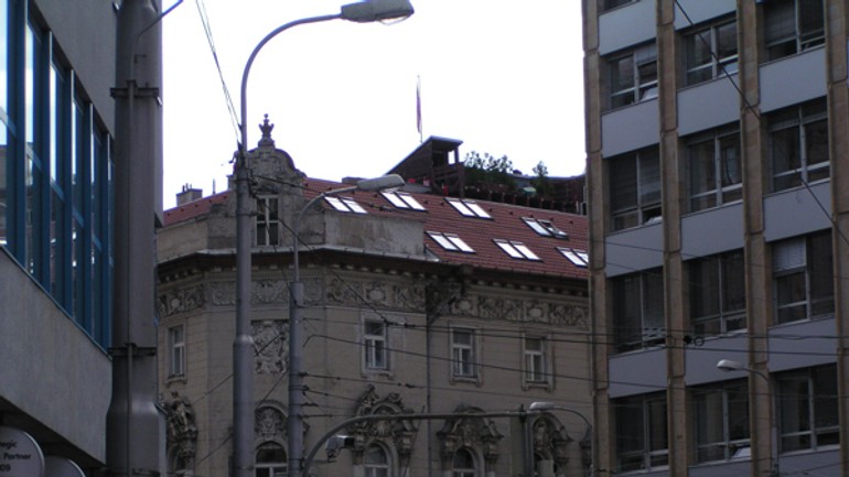 Čierna stavba na medenej musí zmiznúť - Medena1