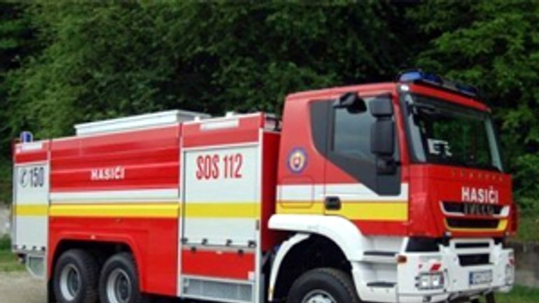 Pre počasie zasahovali hasiči cez víkend v kraji 11-krát - hasici_auto