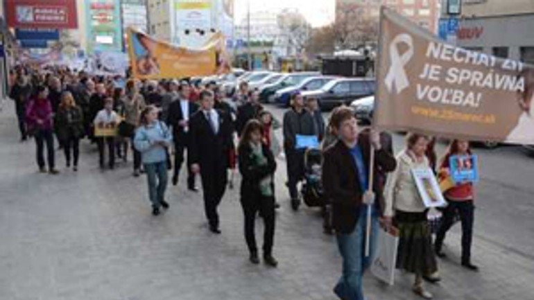 Bratislava dnes podporila život, prišlo asi 2000 ľudí - pochod_za_zivot