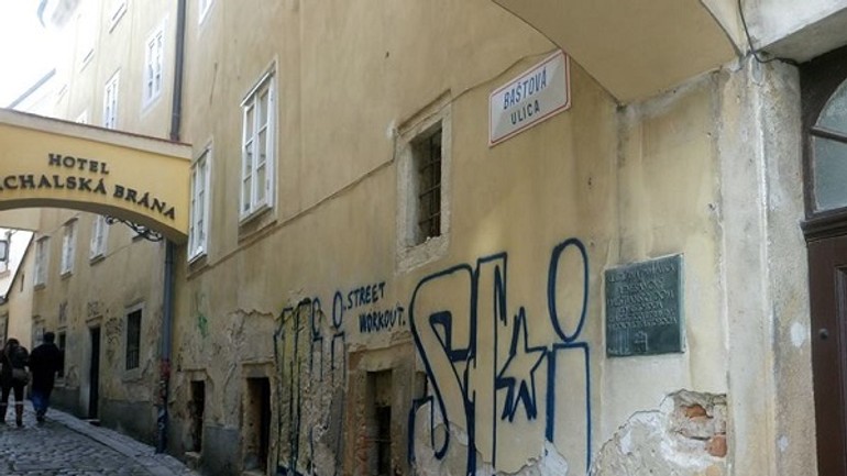 Barbarstvo v starom meste: grafity na historických budovách - g2