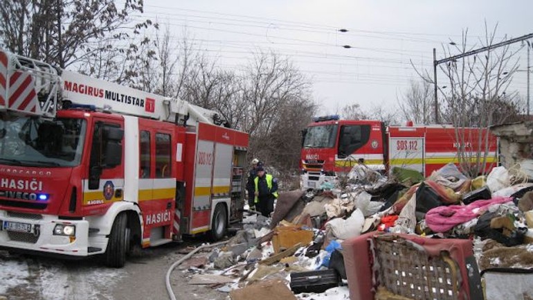 V garáži na zátiší vybuchla tlaková nádrž - Vybuch5