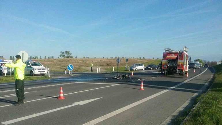 Foto: na ceste pri záhorskej bystrici horela motorka - Motorka1