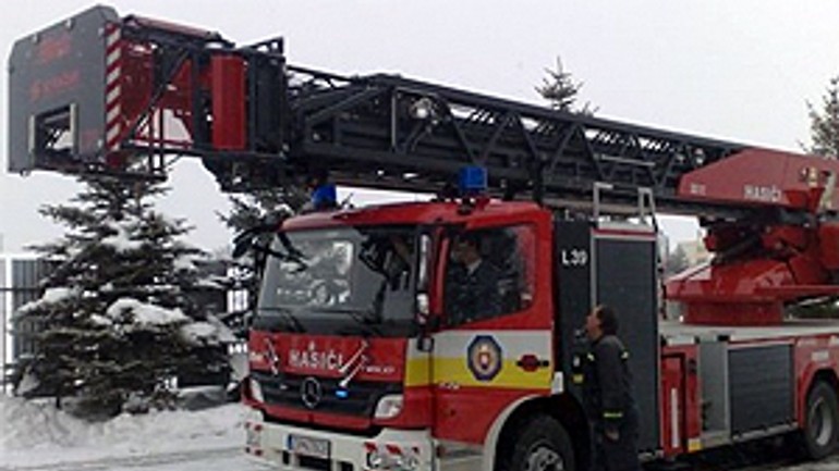 Pri požiari záhradnej búdy zahynuli dve osoby - hasici