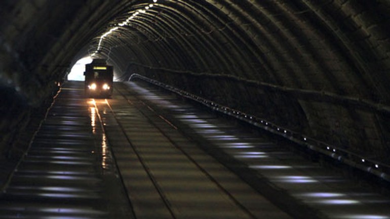 Linky 1, 5 a 9 sa zase vracajú do tunela - Tunel elektricka3