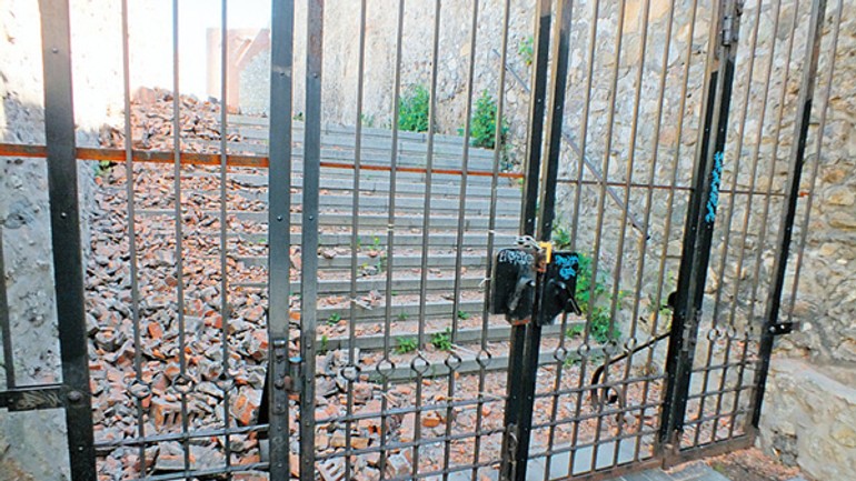 Mestské hradby doopravujú, turisti by si ich mohli pozrieť už budúci mesiac - hradby_sutiny