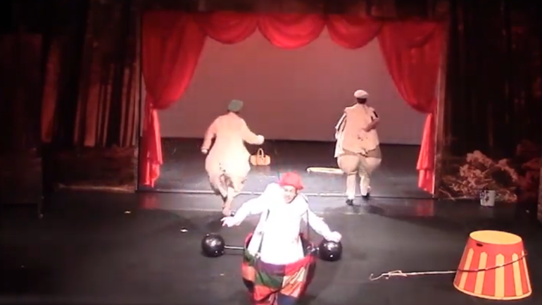 Divadlo 3 prasiatka online