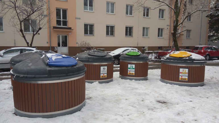 Polopodzemné kontajnery na Družicovej ulici