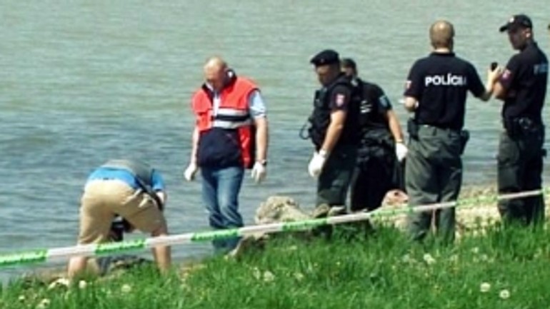 Sériový vrah v bratislave nevyčíňa - policia_voda