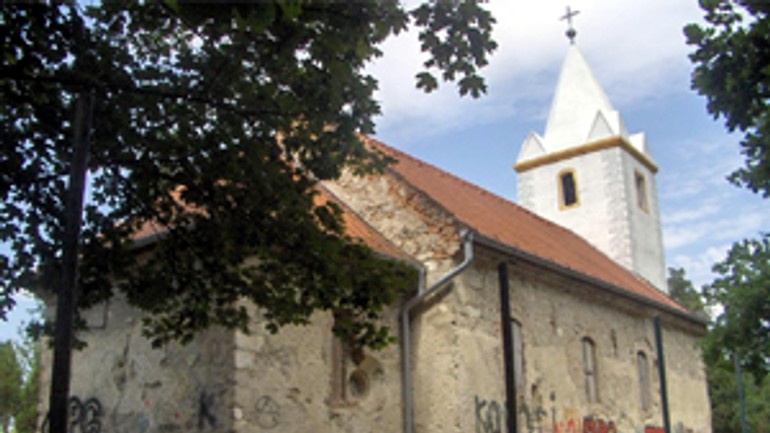 Navrhuje spolu s kaštieľom opraviť aj kostol sv.víta - rusovce_kostol_sv_vita