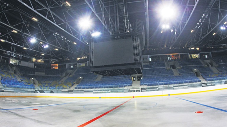 Na zimnom štadióne o. nepelu je už ľad - Zimak lad1