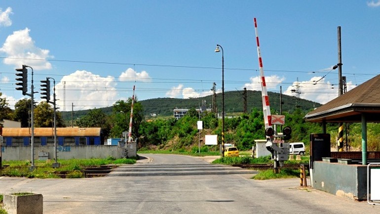 Pozor, na nobelovej obmedzia dopravu opravy priecestia - nobelova priecestie