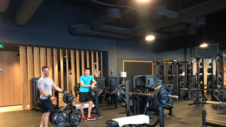 Klienti v prvý deň otvorenia fitnesscetra