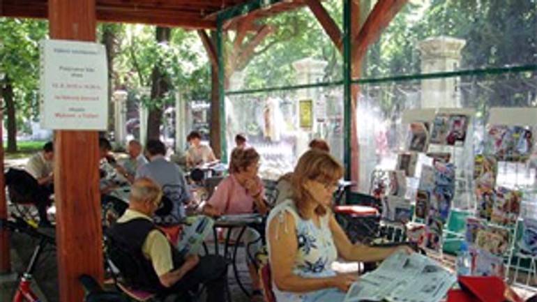 V medickej záhrade otvorili staromestskú letnú čitáreň - Citaren medicka