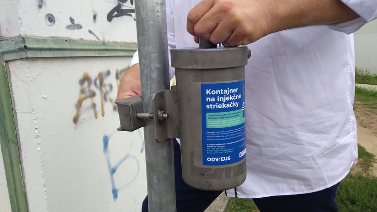 Kontajner na injekčné striekačky