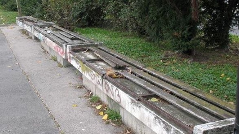 Foto: konečne opravili lavičky na nábreží dunaja - Lavicky1