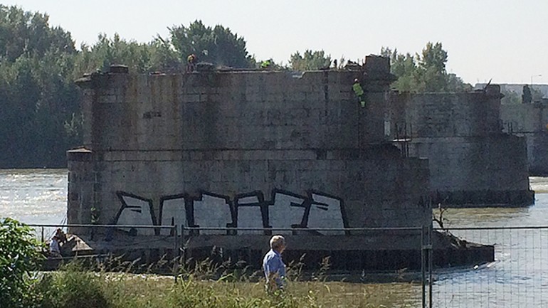 Piliere starého mosta začali konečne búrať - starymost_18092014