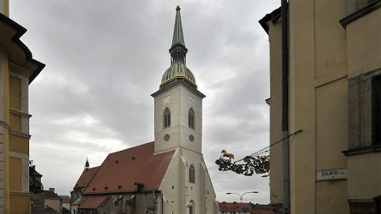 Mesto vybuduje sklenenú stenu pred dómom - dom_sv_martina_stena