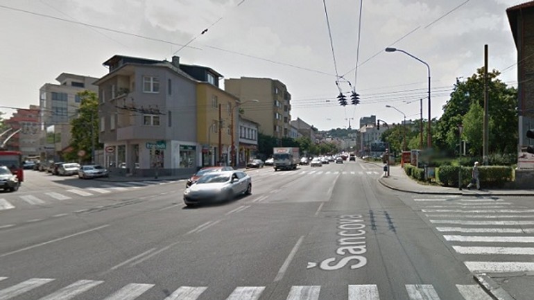 Nehoda: na križovatke pri ymce zrazilo auto dôchodkyńu - krizovatka ymca