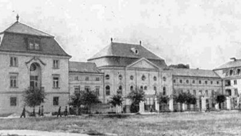 Arcibiskupský palác bol až na vidieku - Pamatnik1