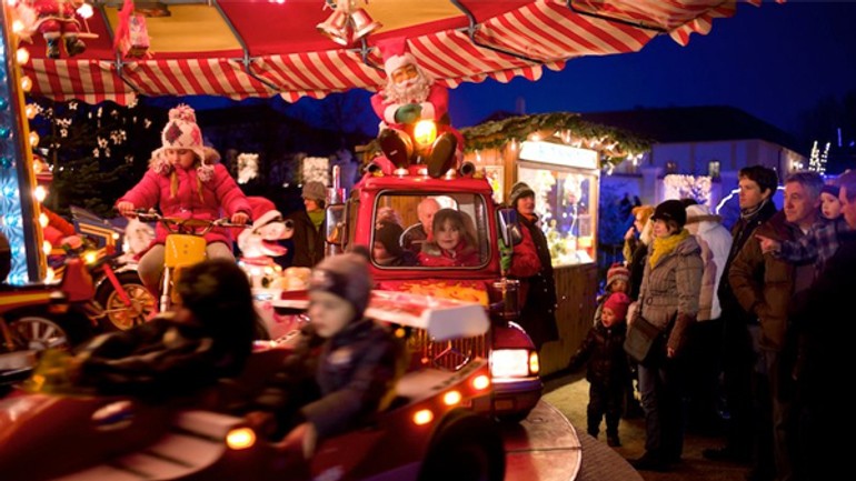 Vianočné trhy na zámku schloss hof sú vo viedenskom štýle - schlosshof_vianoce1