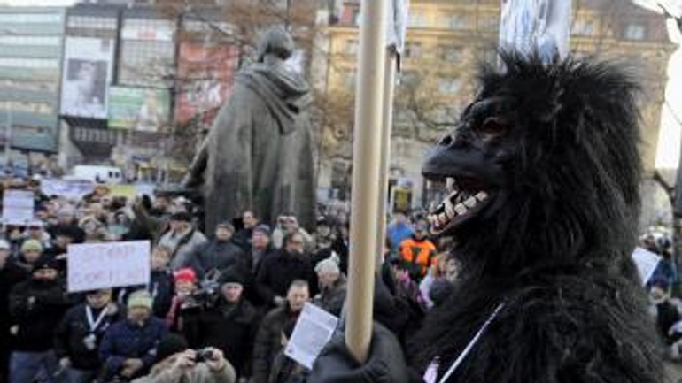 Protest gorila sa skončil "útokom" na parlament - Protest1