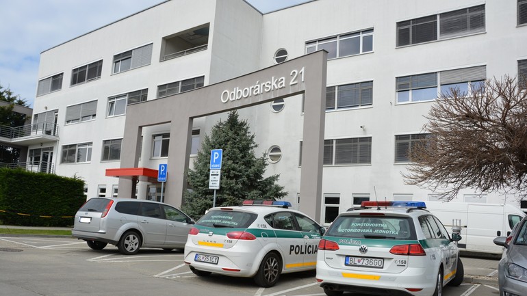 Policajná razia v sídle konzorcia D4R7