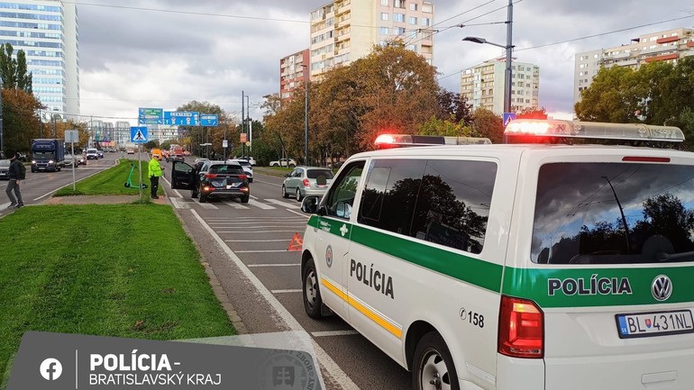 Polícia zasahuje pri nehode