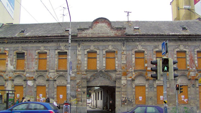 Na námestí 1. mája zmizla časť budovy - Dom1