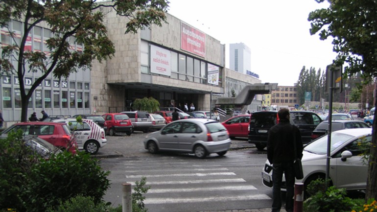 Na páričkovej jazdia vodiči cez priechod - Parickova1