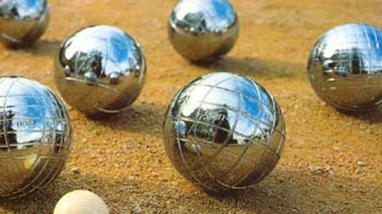 Európsky petang zavíta na pasienky - petanque