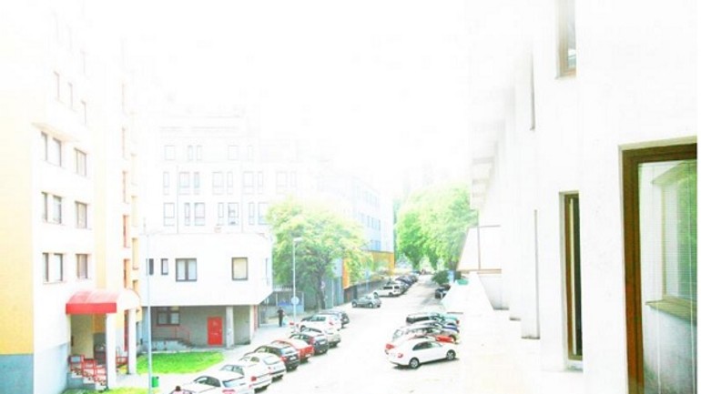 Bratislavčan sa vyhrážal útokom nožnicami a teraz mu hrozia 3 roky za mrežami - Holekova