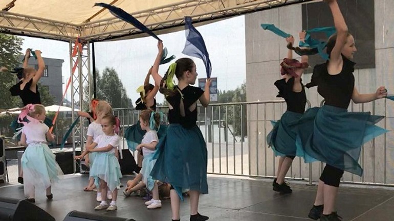 Mladé tanečníčky  z čarovných mini ostrôžkov predviedli svoje umenie - prva