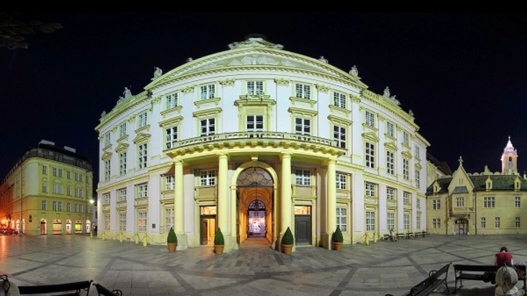 Bratislava ostáva v&nbsp;provizóriu, poslanci rozpočet zmietli zo&nbsp;stola - Bratislava_Primaciálny_palác