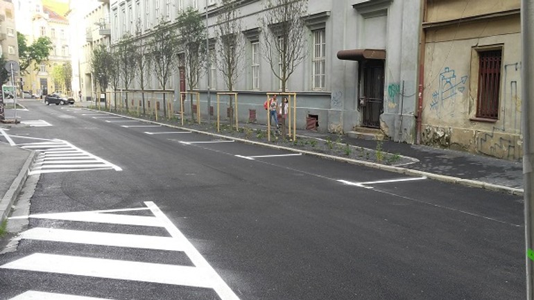 Foto: palackého a kúpeľná sú už po revitalizácii - PA nový asfalt