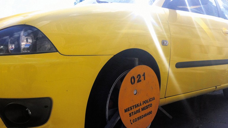 Polícia dáva papuče, aj keď nemusí - papuca