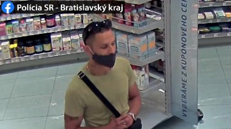 muž polícia drogéria