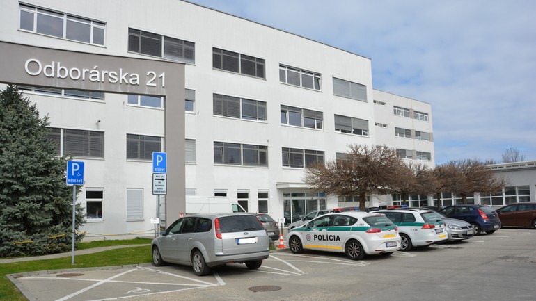 Policajná razia v sídle konzorcia D4R7