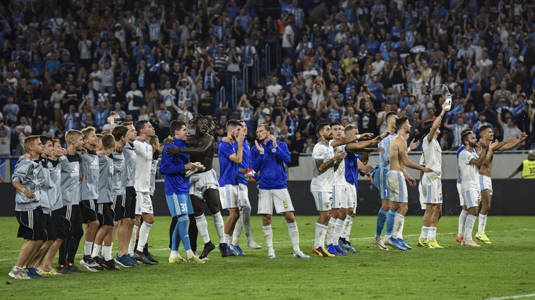 Hráči ŠK Slovan Bratislava po skončení  prvého zápasu play off Európskej ligy ŠK Slovan Bratislava - PAOK Solún